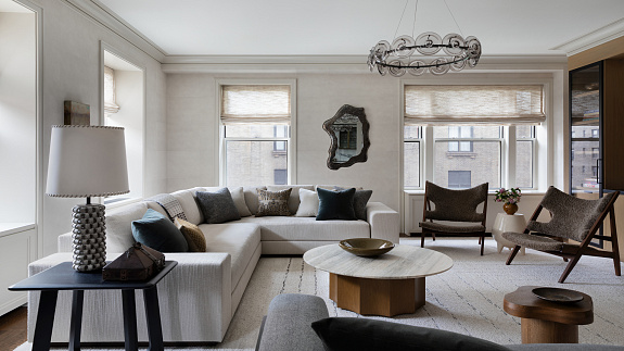 Jak się mieszka w prestiżowej dzielnicy Upper West Side? Zaglądamy do apartamentu w stylu „quiet luxury” 