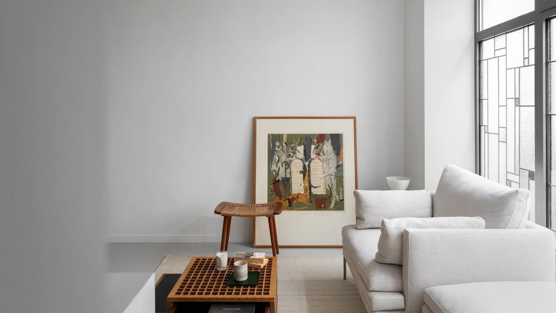 Pomysłowa metamorfoza małego 36-metrowego mieszkania w minimalistycznym stylu
