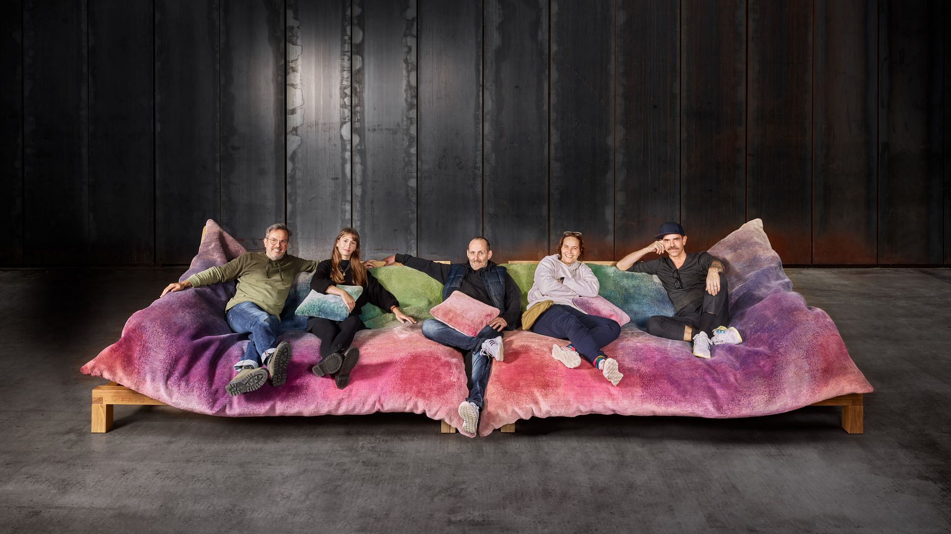 Ceniony projektant dywanów Jan Kath stworzył swoją pierwszą kolekcję mebli