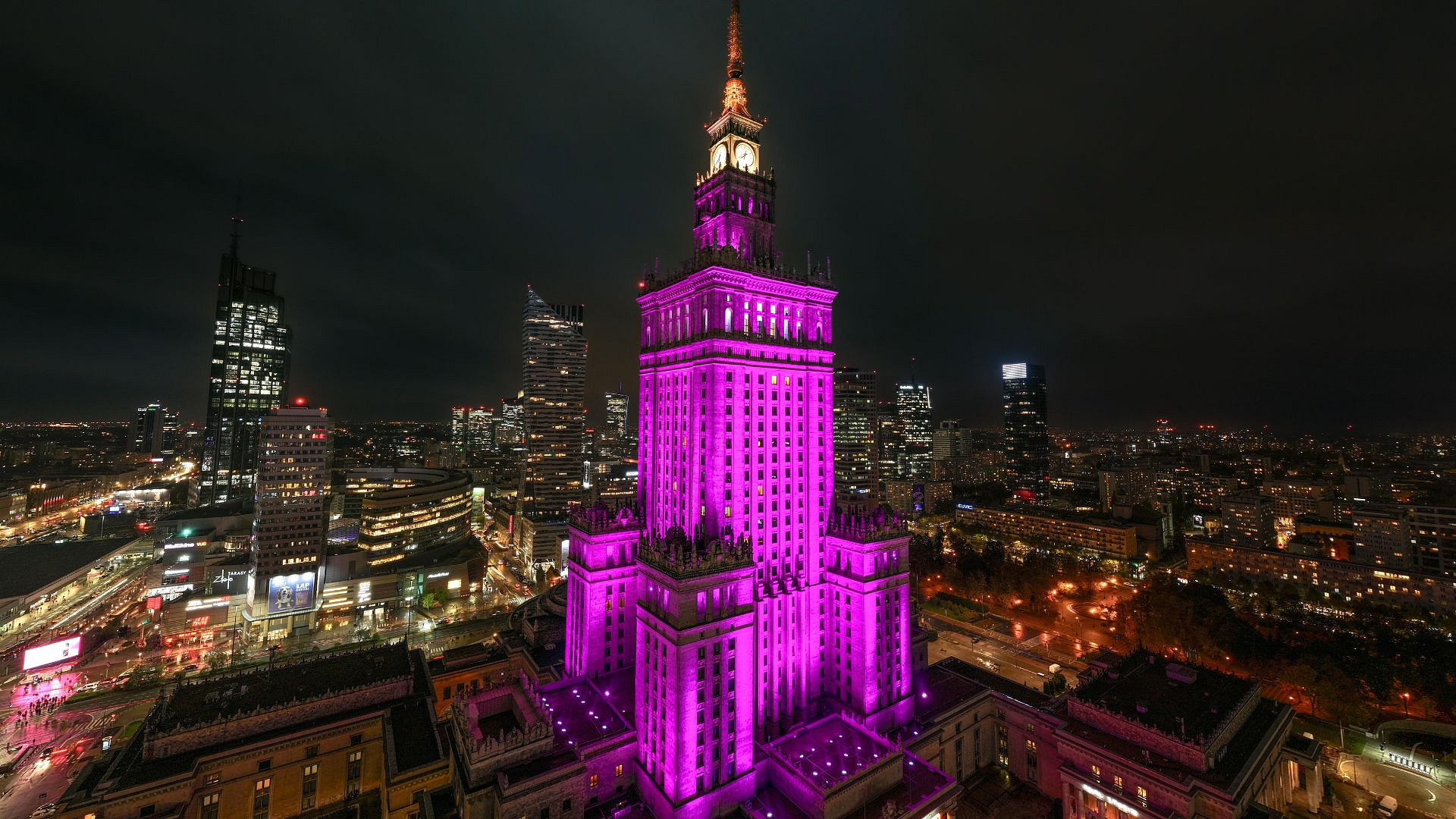 „Pięknie zjednoczeni” – marka Estée Lauder łączy siły z polskimi artystami w walce z rakiem piersi