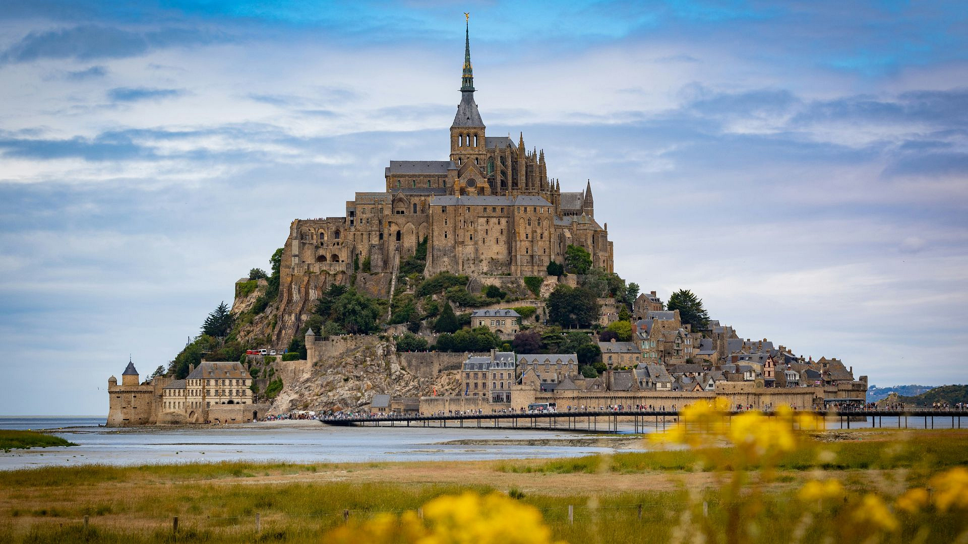 Tej zimy zobacz jeden z najpiękniejszych zabytków Francji. Do Mont St-Michel z Paryża dojedziesz pociągiem