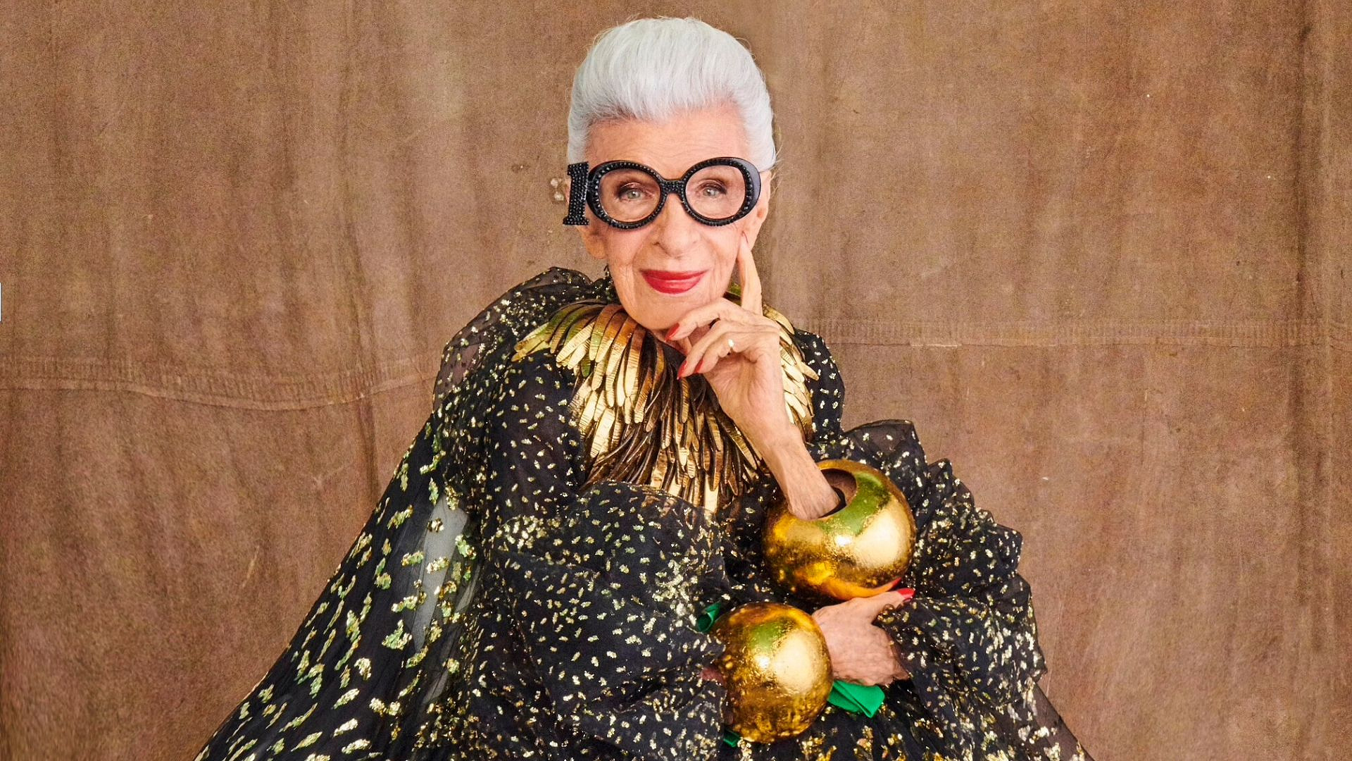 Kolekcja Iris Apfel idzie pod młotek. Wśród obiektów haute couture, jej słynne okulary i ukochana rzeźba strusia