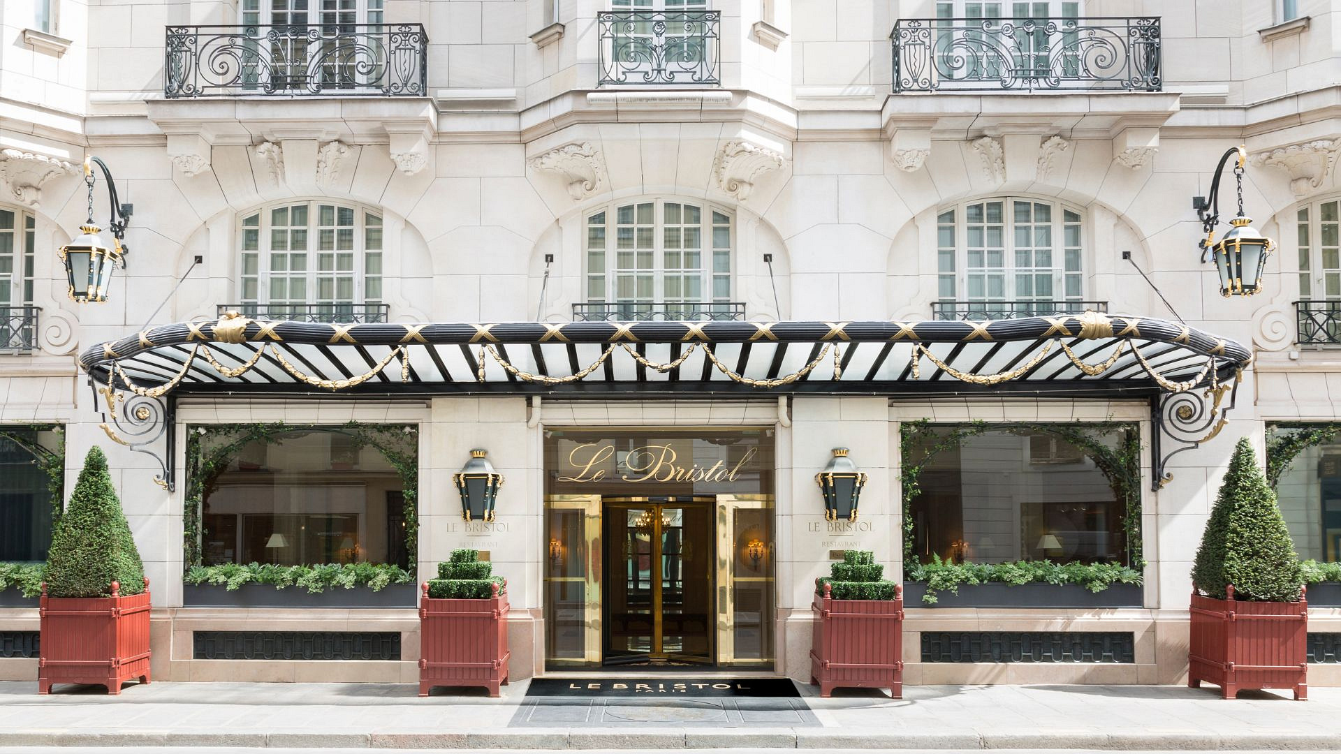 100 lat hotelu Le Bristol Paris – luksus, który idzie w parze z gościnnością