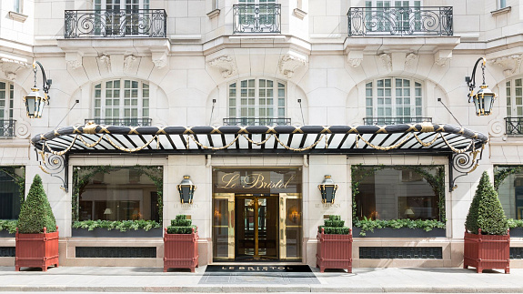 100 lat hotelu Le Bristol Paris – luksus, który idzie w parze z gościnnością