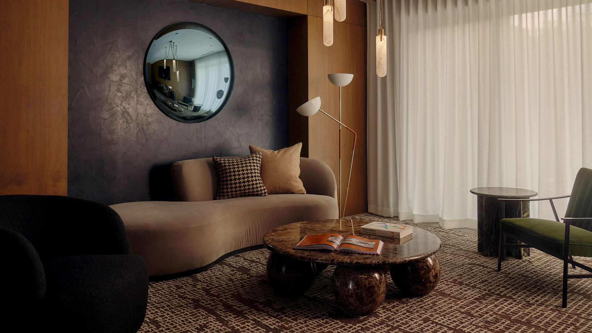 Strefa wejścia w apartamentowcu, która sama wygląda jak przytulne, eleganckie mieszkanie