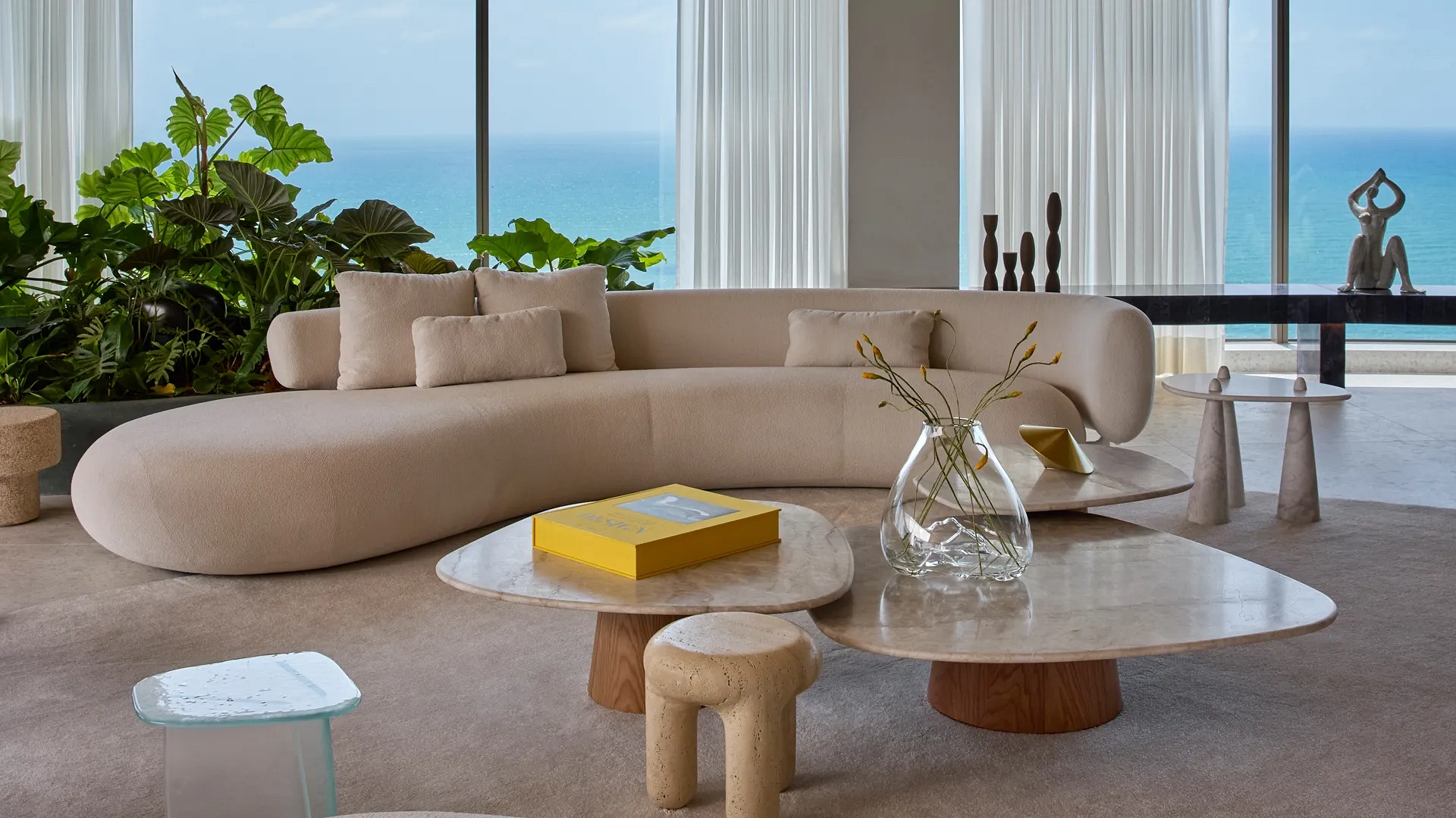 Nowoczesny penthouse w Brazylii. Ten widok jest elementem wystroju wnętrza!
