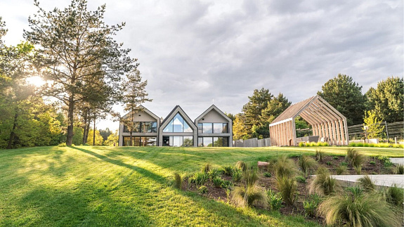 Minimalistyczny pensjonat na Mazurach to azyl dla przebodźcowanych