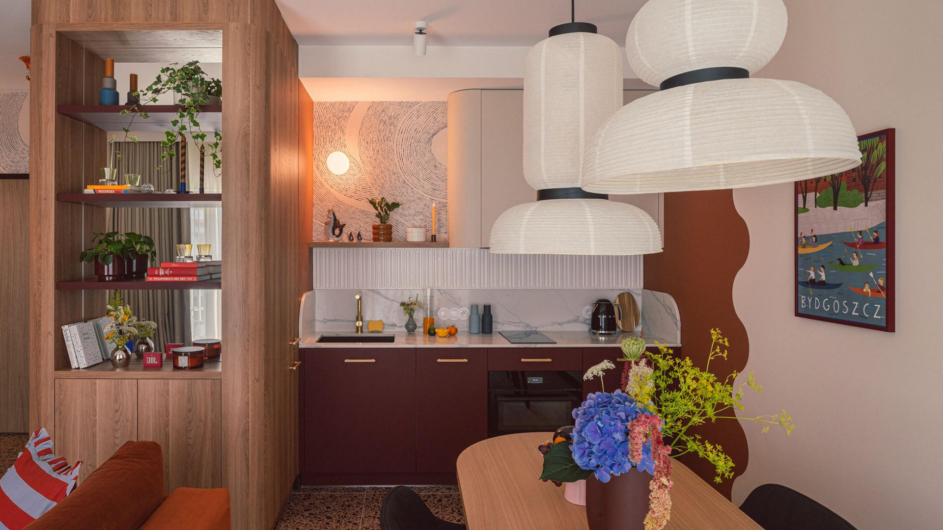 42-metrowe mieszkanie w Bydgoszczy. Przestrzeń pełna koloru i lokalnych inspiracji