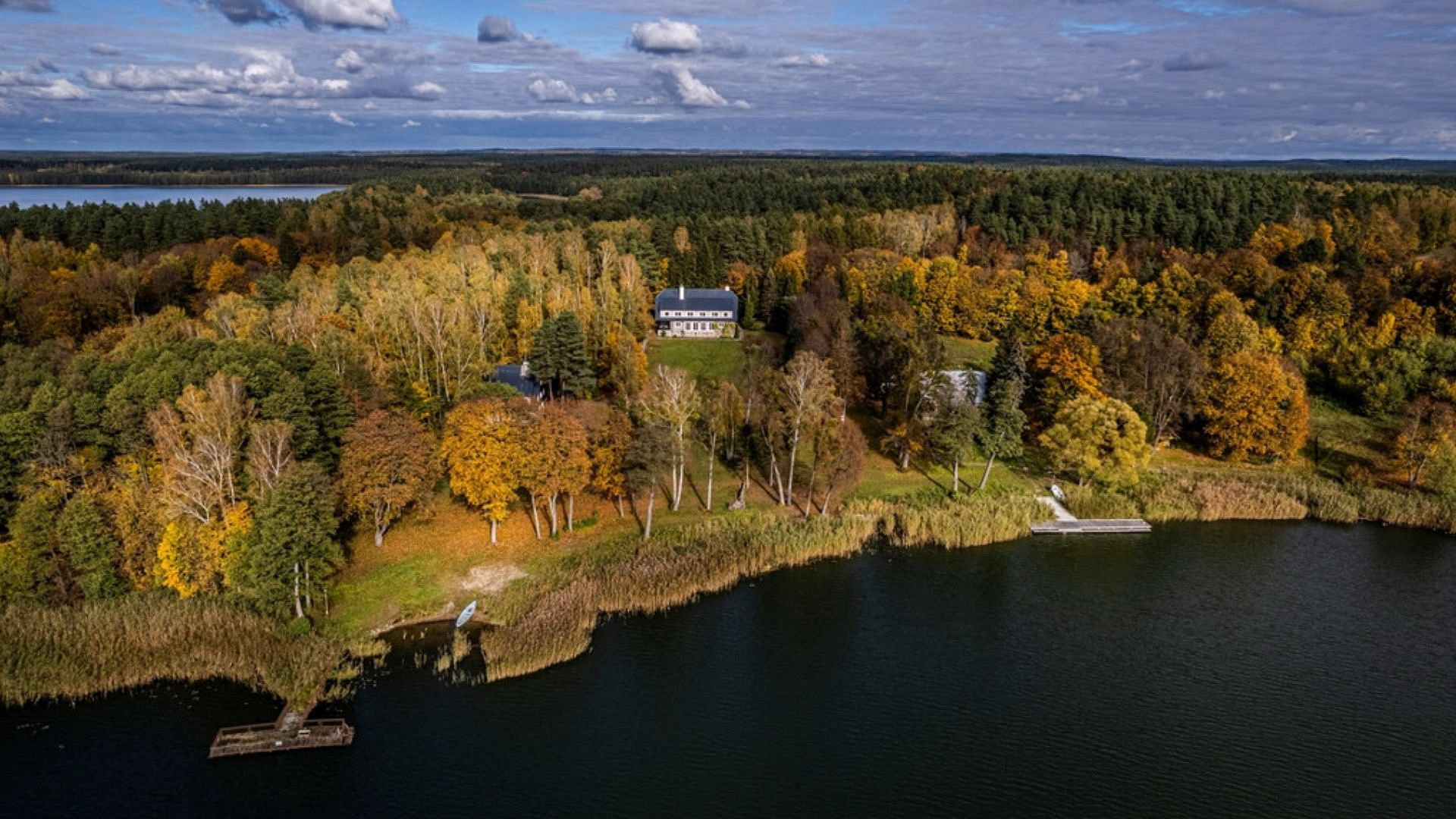W tej posiadłości odpoczywał Gomułka. Dziś to jeden z najbardziej zachwycających domów gościnnych w Polsce