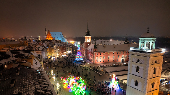 Iluminacje świąteczne: Warszawa rozbłysnęła w klimacie lat 50. i 60. 