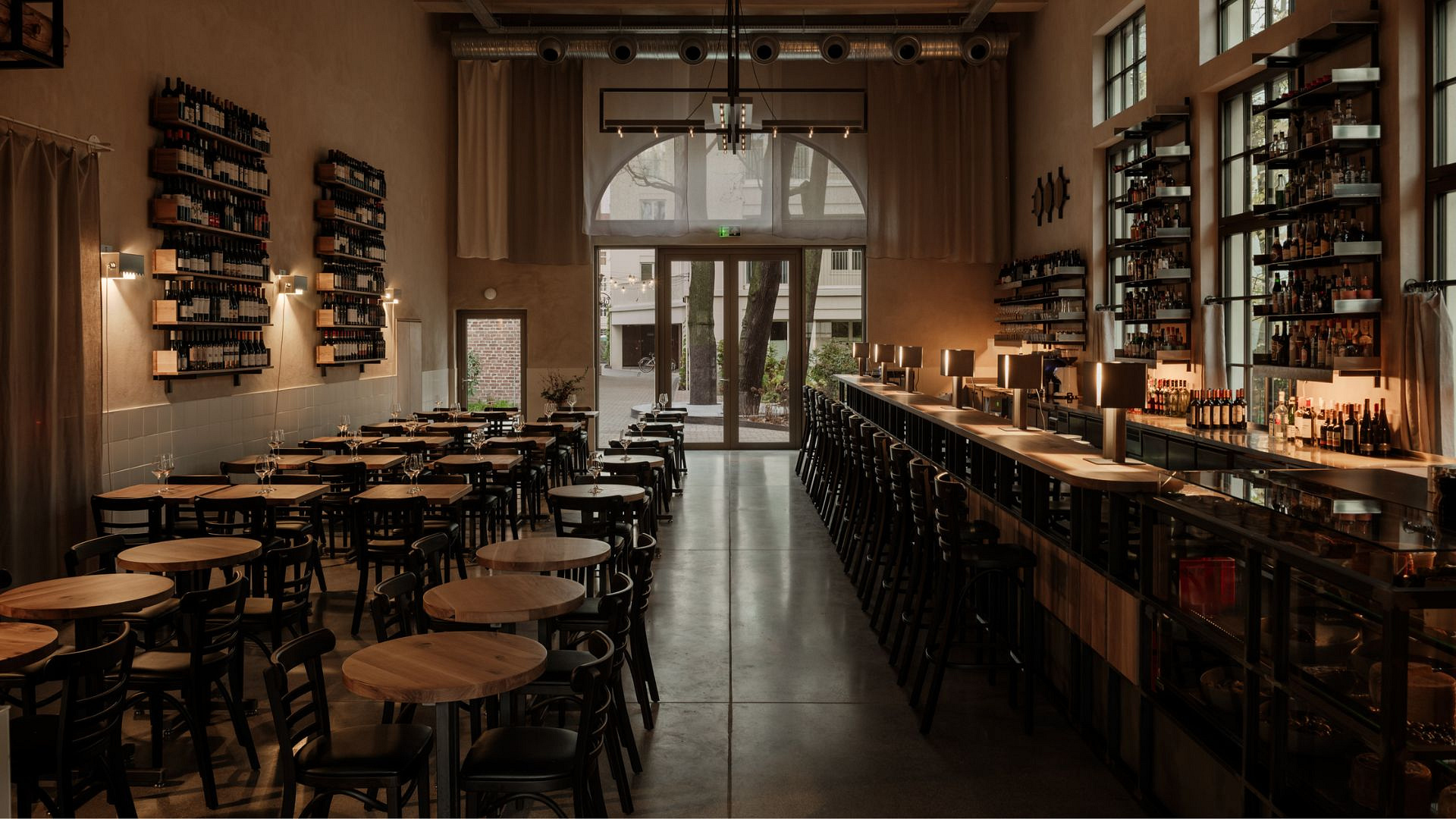 Bar Czarny Krokodyl w Poznaniu zaprojektowany przez architekta z polskiej listy AD100