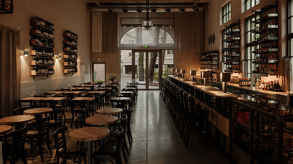 Bar Czarny Krokodyl w Poznaniu zaprojektowany przez architekta z polskiej listy AD100