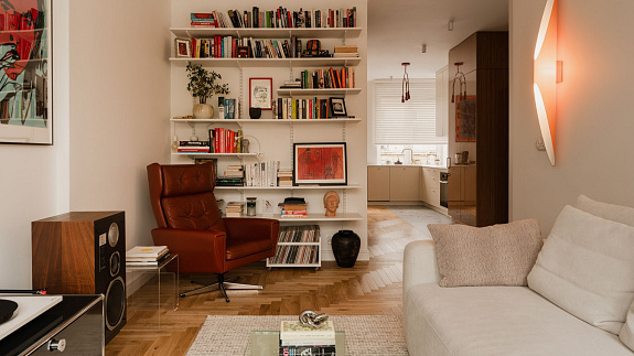 Mieszkanie na Mokotowie to intrygująca fuzja północnego spokoju i południowego temperamentu