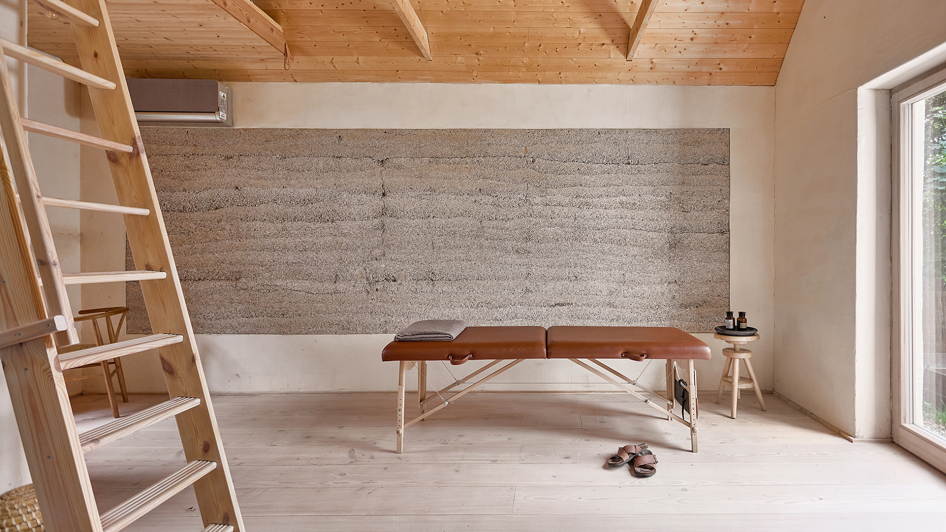 Paździerz de luxe: pierwszy w Polsce obiekt usługowy z naturalnych materiałów