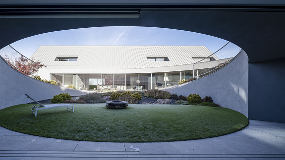 Nieoczekiwana zmiana kursu: Yaw House projektu KWK Promes Roberta Koniecznego