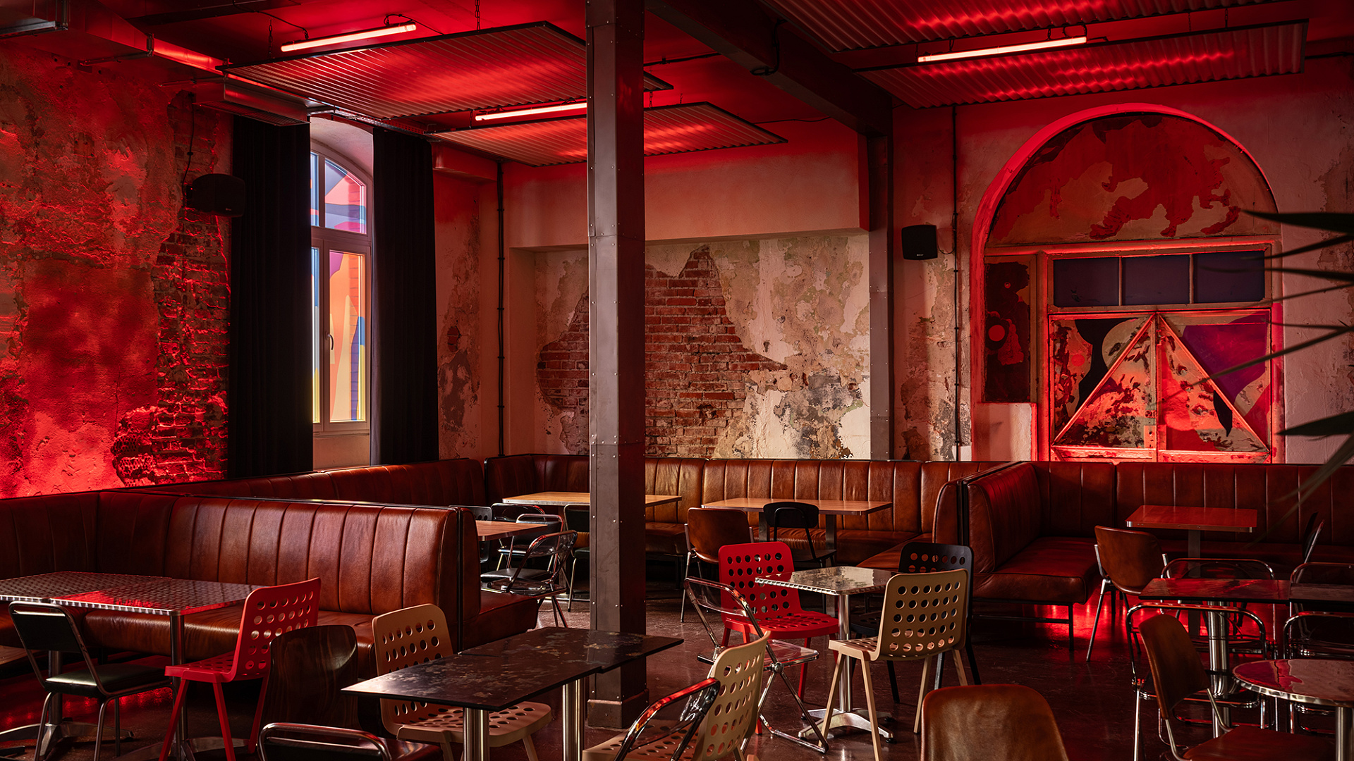 Cyberiada ze smakiem: Pełnia Social Club na krakowskim Kazimierzu