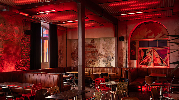 Cyberiada ze smakiem: Pełnia Social Club na krakowskim Kazimierzu