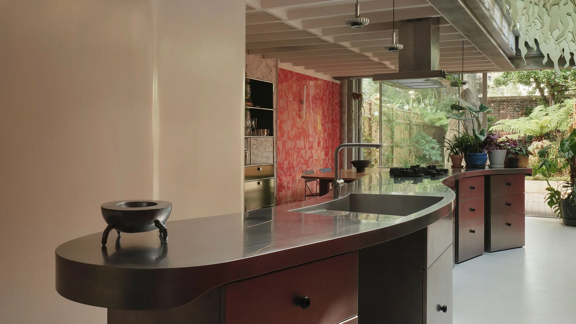 Londyński dom projektantki z elementami surrealistycznymi