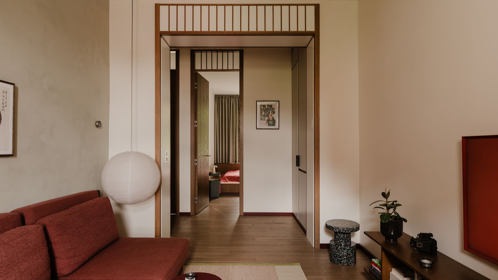 Mieszkanie w Gdańsku – przestrzeń inspirowana stylem japandi i mid century