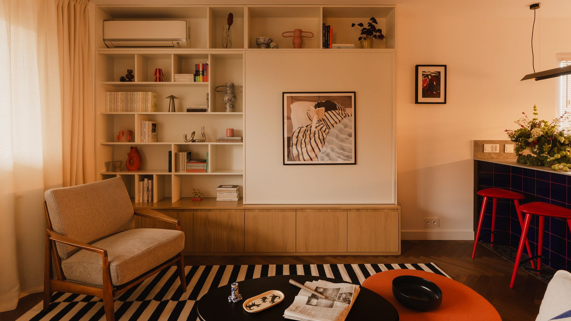 Mieszkanie w Krakowie. Przytulny azyl stworzony z myślą o miłośnikach książek