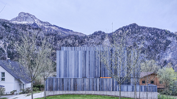 Taktyka kamuflażu: dom w Alpach projektu Piotra Kuczii 