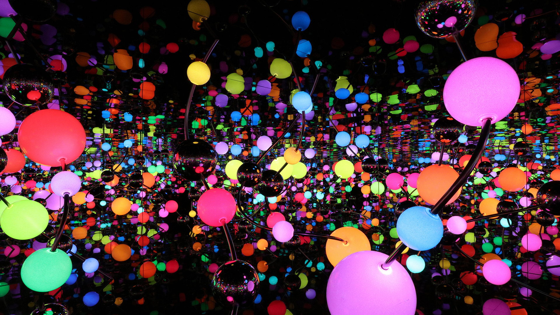 Miłosny trójgłos – sztuka, fantazja i kolory