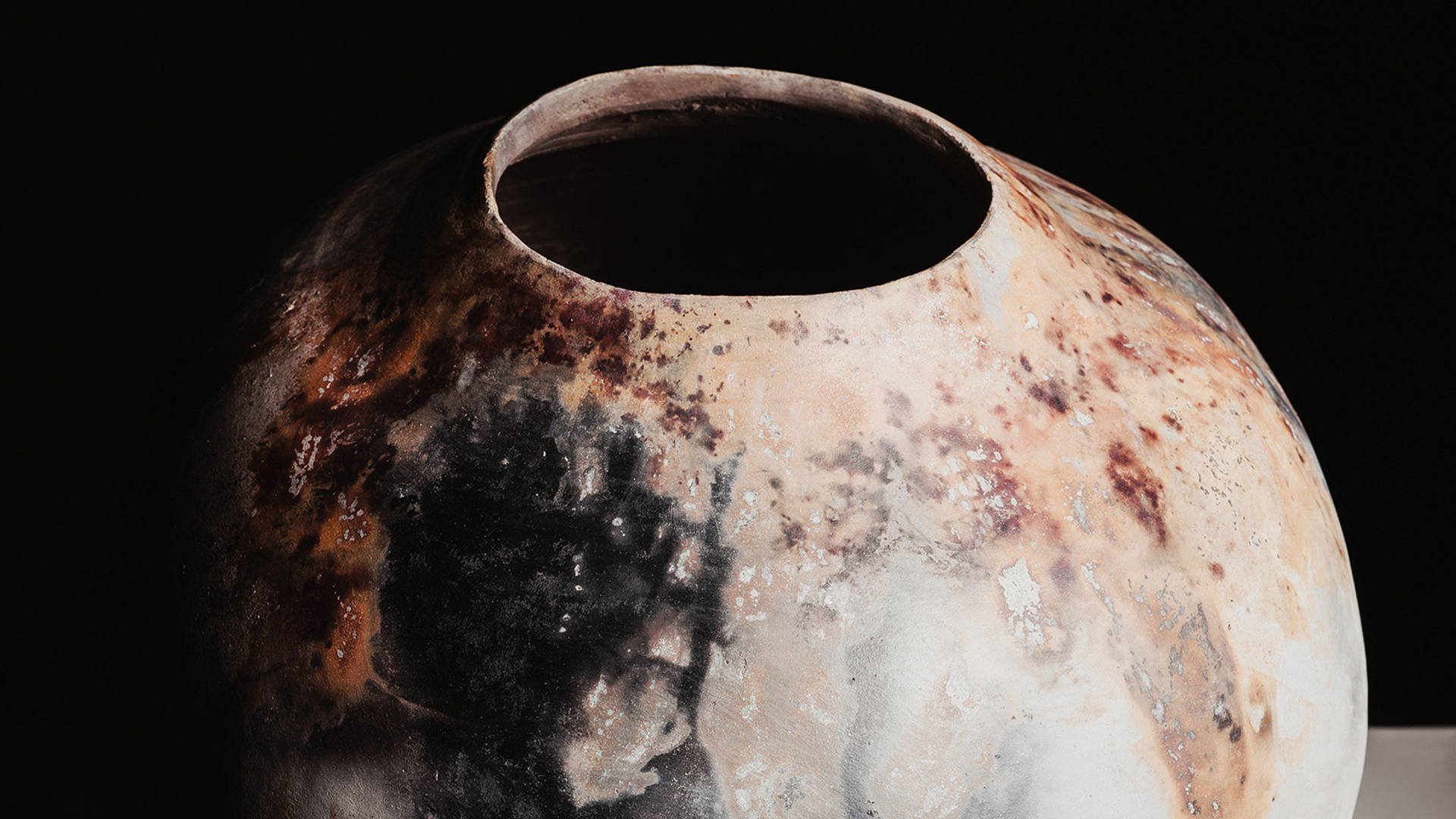 Nieopanowanie żywiołów – obiekty Anny Milczanowskiej.