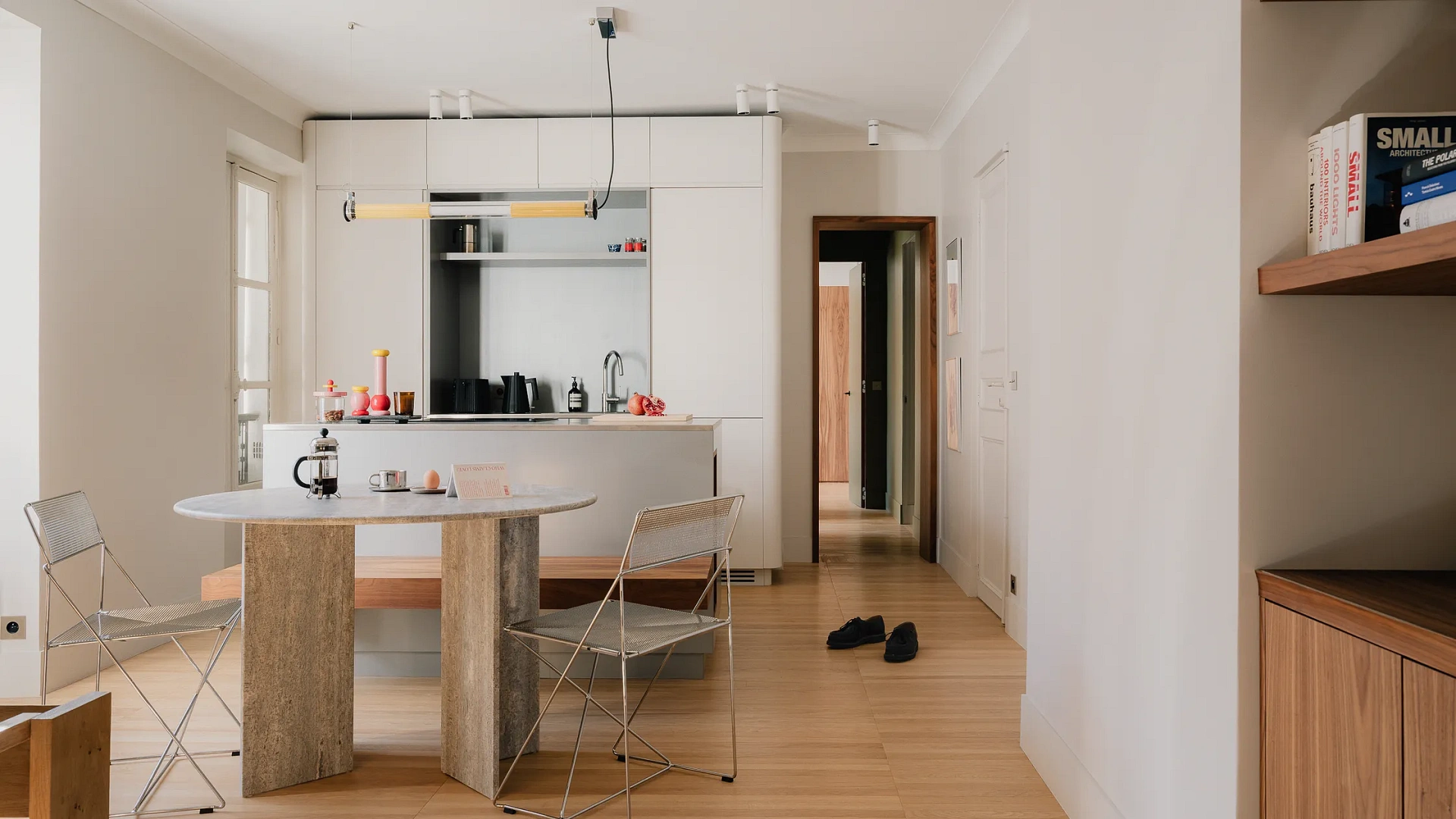 Modernistyczna kawalerka w Paryżu