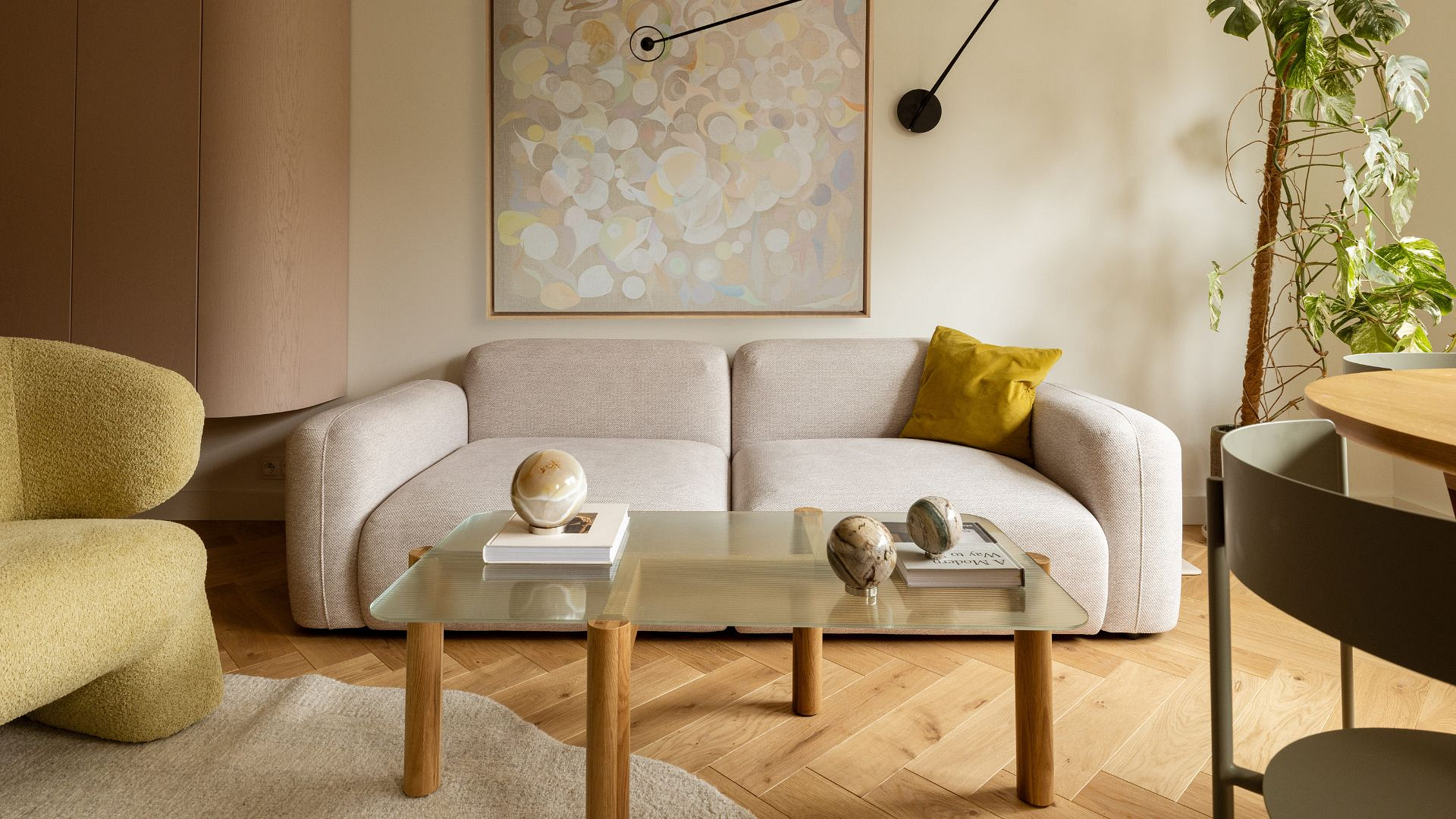 Warszawskie mieszkanie, które łączy estetykę eko z modern classic