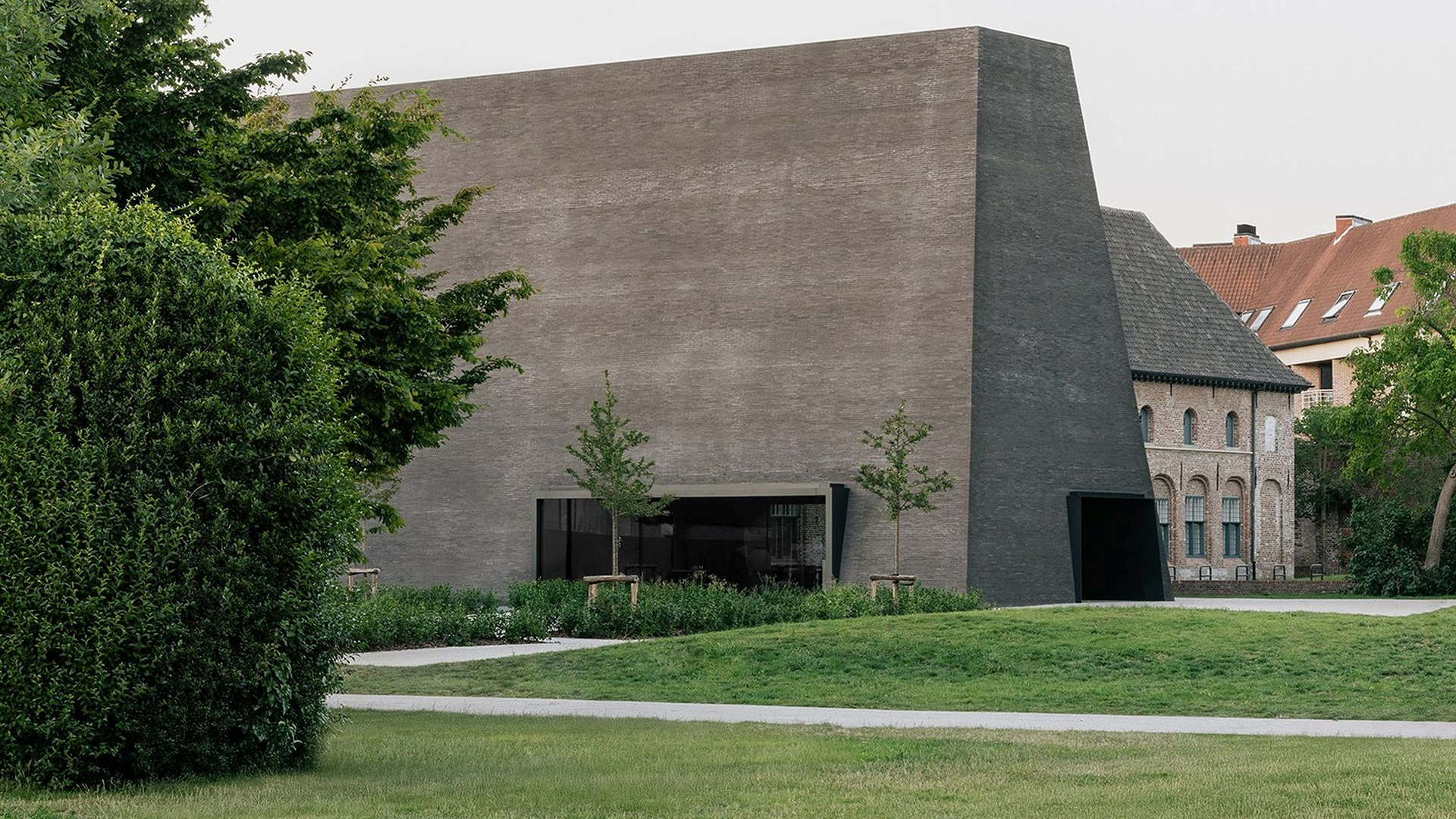 Dom otwarty: Muzeum Abby Kortrijk projektu studia Barozzi Veiga