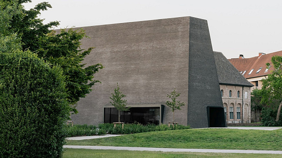 Dom otwarty: Muzeum Abby Kortrijk projektu studia Barozzi Veiga