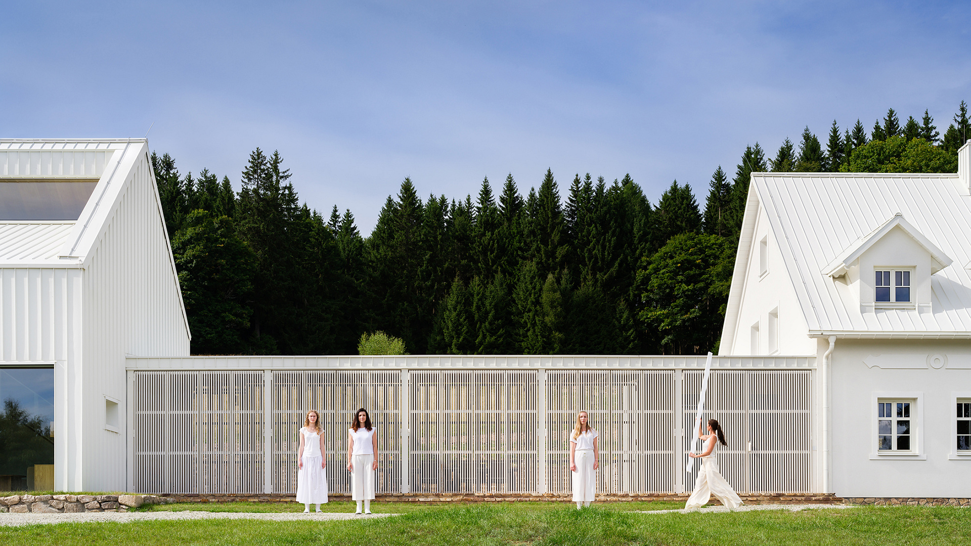Radykalne zamglenia: nowe schronisko w Czechach od NoArchitects 