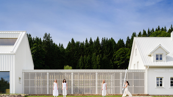 Radykalne zamglenia: nowe schronisko w Czechach od NoArchitects 