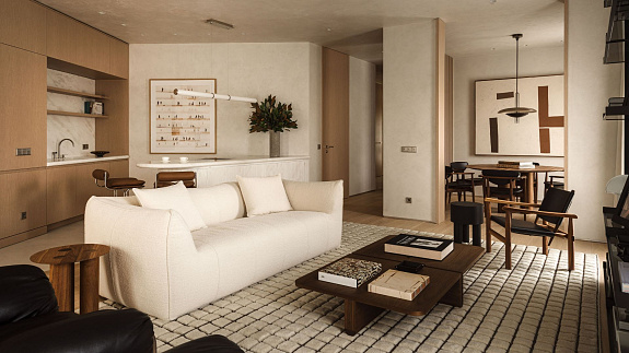 150-metrowy apartament w Berlinie – ciepły minimalizm z ikonami designu