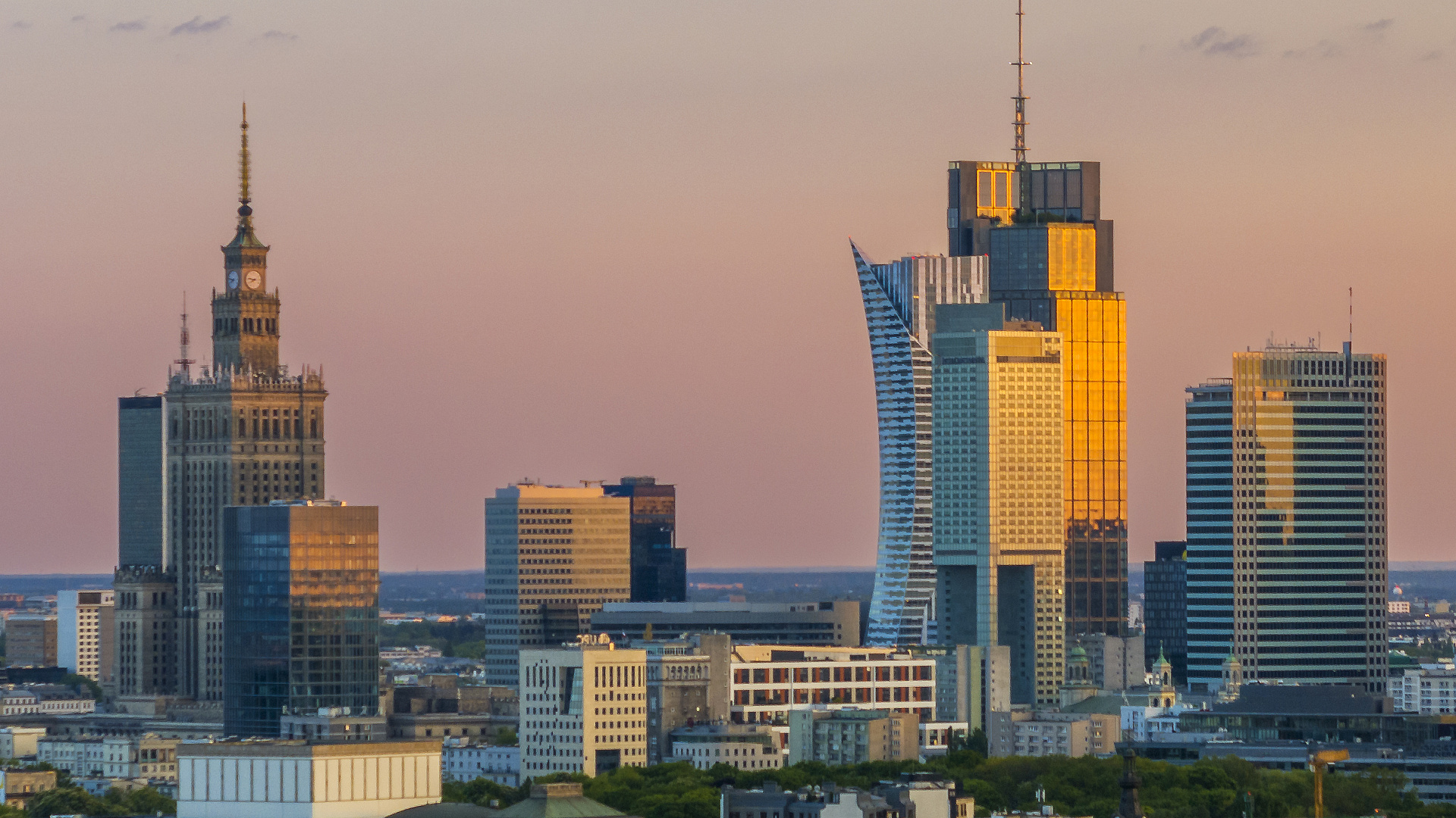 Najlepsze książki o Warszawie, które warto przeczytać nawet, jeśli nie mieszkasz w stolicy