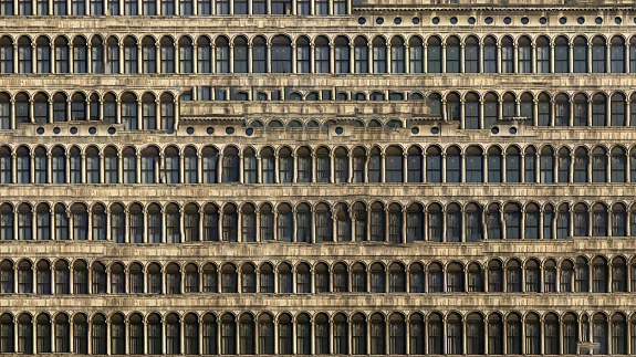 Dariusz Jasak o swojej fotografii miast: „Architektura nas otacza i przytłacza też”