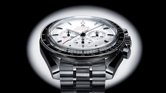 Zegarek Daniela Craiga trafi do sprzedaży. Wyróżnia go wyjątkowo biała tarcza