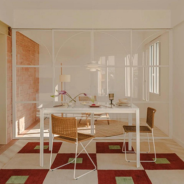 Metamorfoza 100-metrowego barcelońskiego wnętrza, w tętniące życiem, nowoczesne mieszkanie