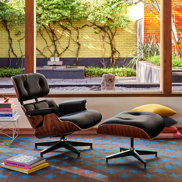 Kultowy fotel Eames Lounge Chair w nowej odsłonie. Wegańska tapicerka zamiast skóry