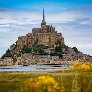 Tej zimy zobacz jeden z najpiękniejszych zabytków Francji. Do Mont St-Michel z Paryża dojedziesz pociągiem