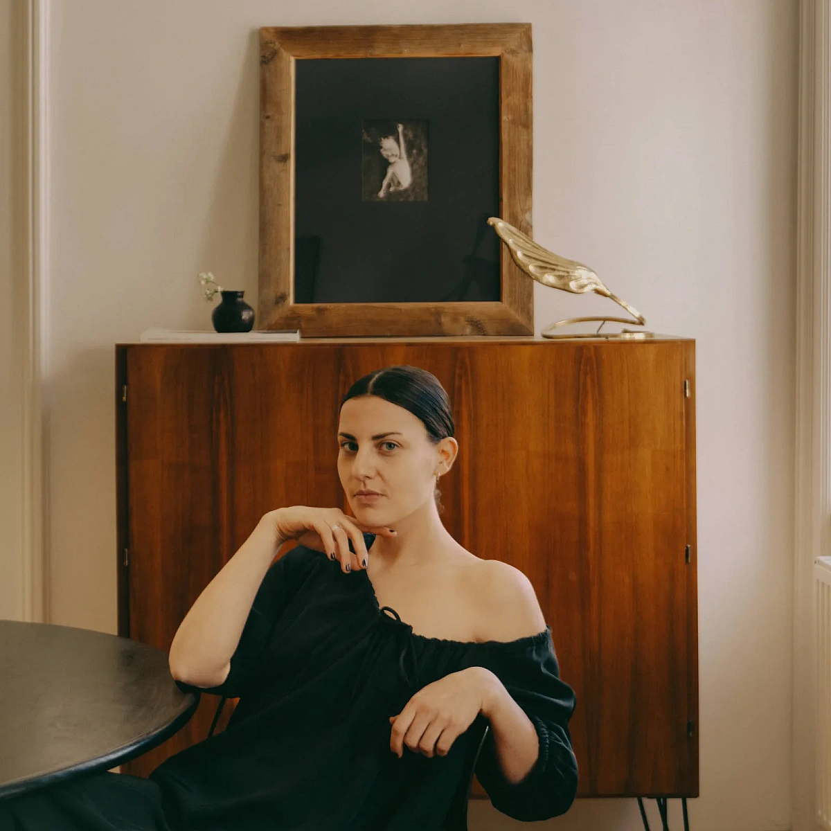 Jak fotografka mody Theresa Kaindl łączy feng shui z kolorem w swoim mieszkaniu