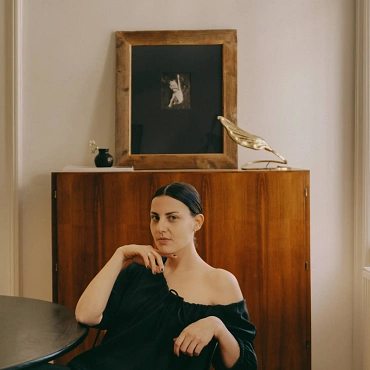 Jak fotografka mody Theresa Kaindl łączy feng shui z kolorem w swoim mieszkaniu