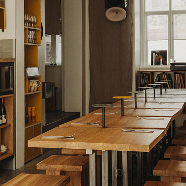 Polak otworzył restaurację w Kopenhadze. We wnętrzu króluje drewno i subtelne polskie akcenty