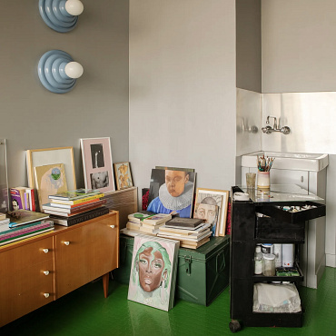 Brutalistyczne studio pary artystów w Paryżu