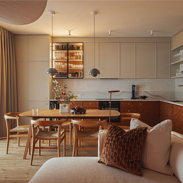 Apartament w centrum Bydgoszczy - nastrojowe oświetlenie i fornir czeczotowy nadają mu charakteru
