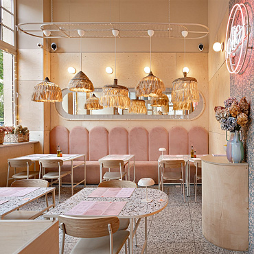 Pizzeria OLIO w Poznaniu – wysmakowane wnętrze w odcieniach pudrowego różu