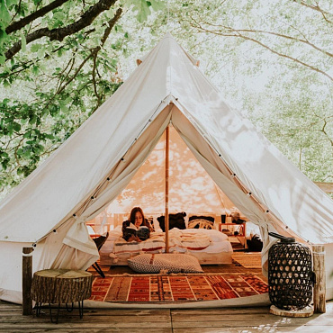 7 bajecznych glampingów nad wodą w Polsce, czyli biwak w wersji premium
