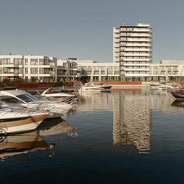 Odnaleźć piękno w prostocie: rozmowa o projektowaniu miejsc blisko wody