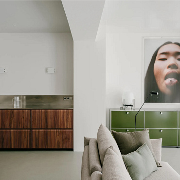 Kolor szałwii w minimalistycznym apartamencie