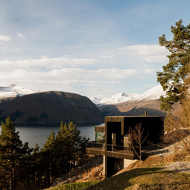 Tetris nad fiordem: dom w Valldal projektu polskiego biura Office Inainn